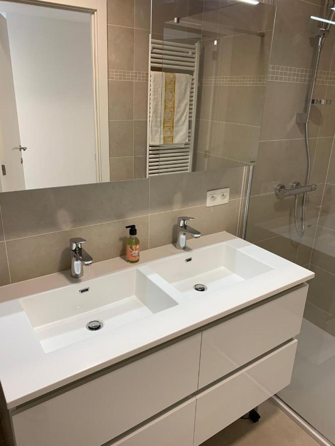Lichtrijk 2-Slaapkamerappartement Met Zeezicht En Gratis Parking Ostenda Esterno foto