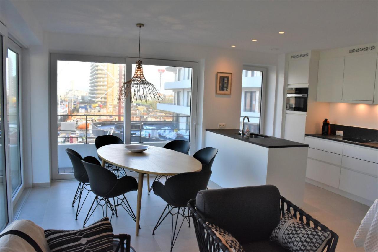 Lichtrijk 2-Slaapkamerappartement Met Zeezicht En Gratis Parking Ostenda Esterno foto