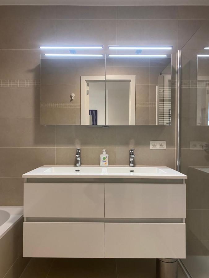 Lichtrijk 2-Slaapkamerappartement Met Zeezicht En Gratis Parking Ostenda Esterno foto