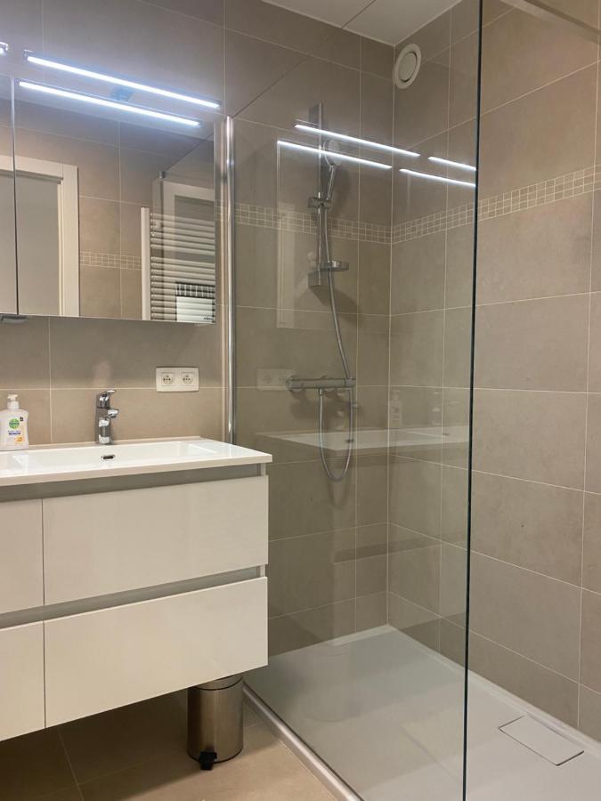 Lichtrijk 2-Slaapkamerappartement Met Zeezicht En Gratis Parking Ostenda Esterno foto